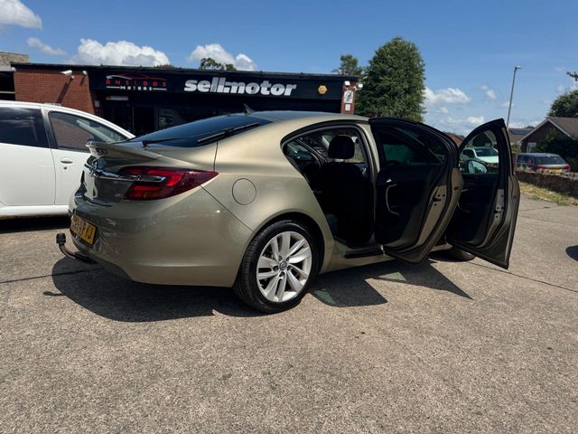 Vauxhall Insignia 2.0 CDTi ecoFLEX SRi Nav Euro 5 (s/s) 5dr (2015) - Picture 14