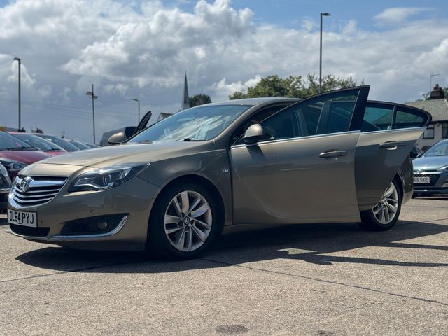 Vauxhall Insignia 2.0 CDTi ecoFLEX SRi Nav Euro 5 (s/s) 5dr (2015) - Picture 9