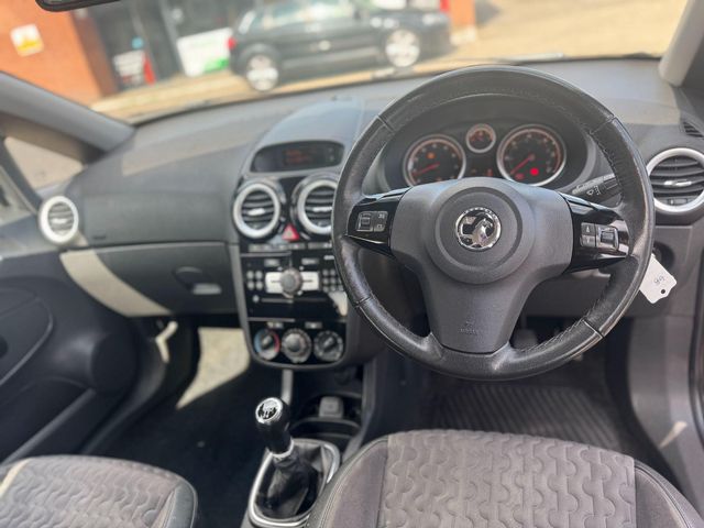 Vauxhall Corsa 1.4 16V SE Euro 5 5dr (2015) - Picture 15