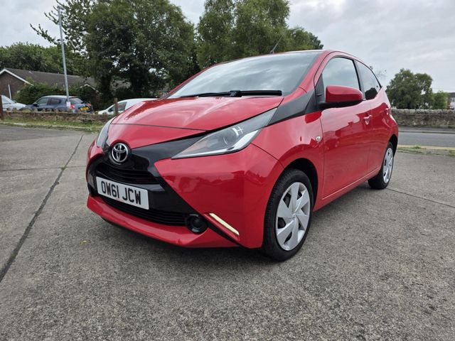 Toyota AYGO 1.0 VVT-i x-play Euro 6 5dr (2017) - Picture 11