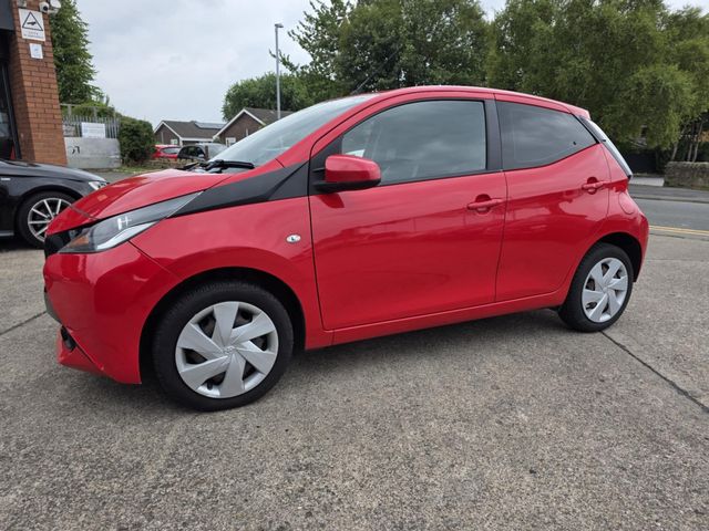 Toyota AYGO 1.0 VVT-i x-play Euro 6 5dr (2017) - Picture 12