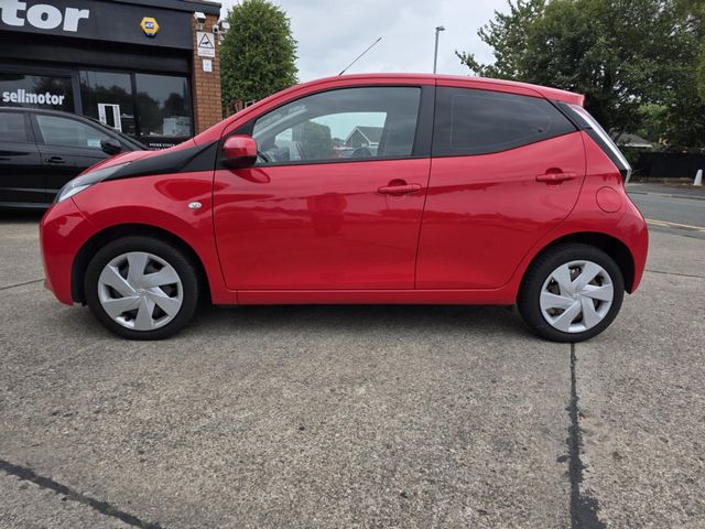 Toyota AYGO 1.0 VVT-i x-play Euro 6 5dr (2017) - Picture 13