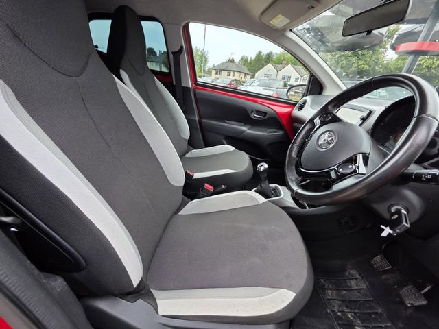 Toyota AYGO 1.0 VVT-i x-play Euro 6 5dr (2017) - Picture 18