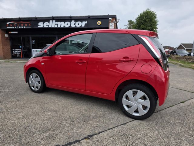 Toyota AYGO 1.0 VVT-i x-play Euro 6 5dr (2017) - Picture 22