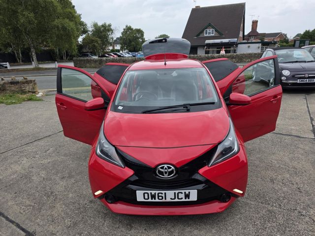 Toyota AYGO 1.0 VVT-i x-play Euro 6 5dr (2017) - Picture 2