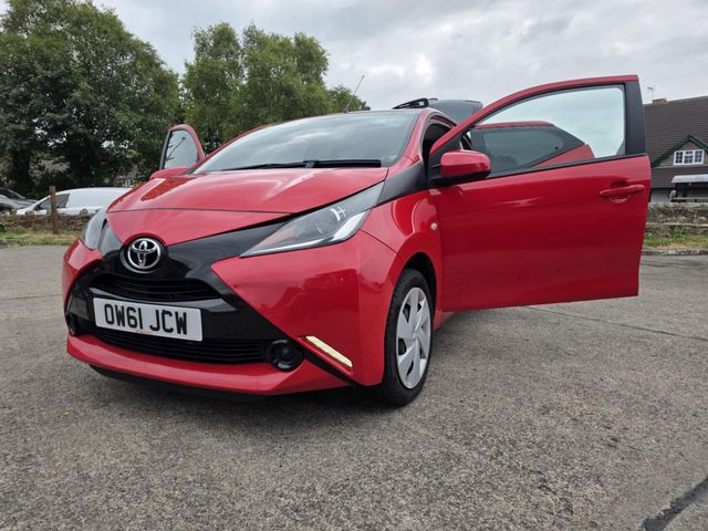 Toyota AYGO 1.0 VVT-i x-play Euro 6 5dr (2017) - Picture 3