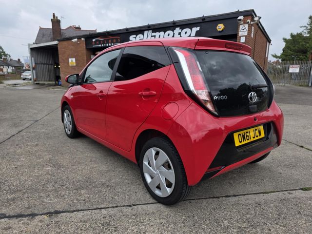 Toyota AYGO 1.0 VVT-i x-play Euro 6 5dr (2017) - Picture 4