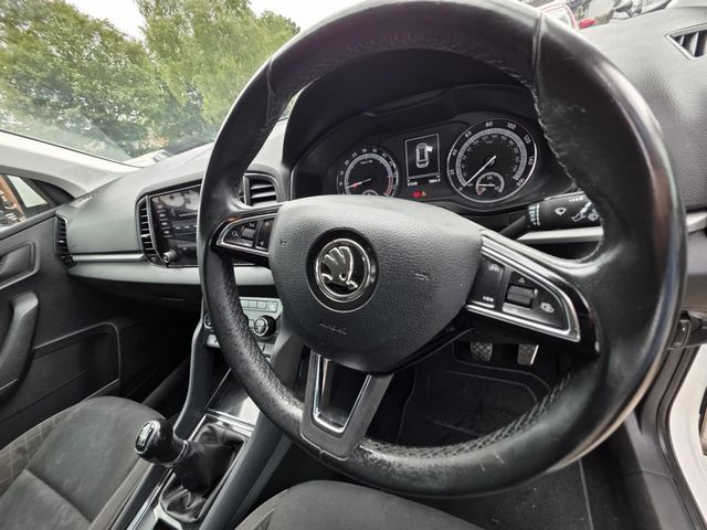 Skoda Karoq 1.6 TDI SE Euro 6 (s/s) 5dr (2018) - Picture 23