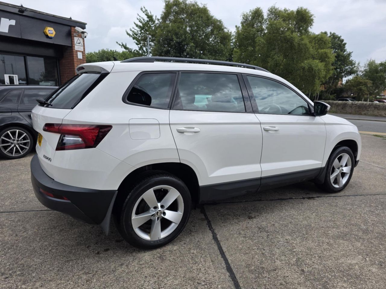 Skoda Karoq 1.6 TDI SE Euro 6 (s/s) 5dr - Picture 17 of 23