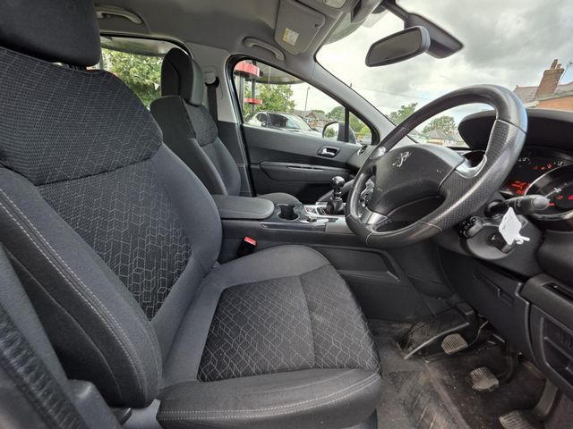 Peugeot 3008 1.6 HDi Active Euro 5 5dr (2015) - Picture 17