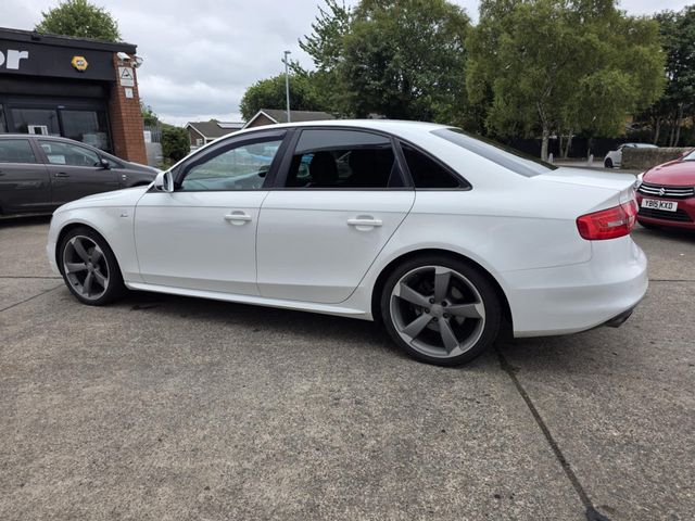 Audi A4 2.0 TDI Black Edition quattro Euro 5 (s/s) 4dr (2012) - Picture 11