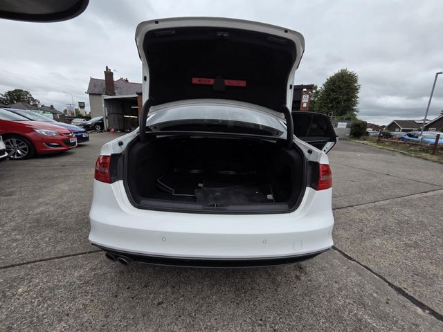 Audi A4 2.0 TDI Black Edition quattro Euro 5 (s/s) 4dr (2012) - Picture 22