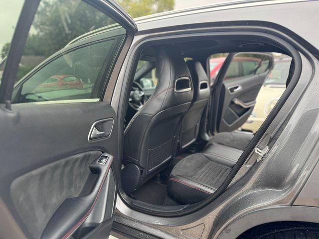 Mercedes-Benz GLA 2.1 GLA220d AMG Line (Premium Plus) 7G-DCT 4MATIC Euro 6 (s/s) 5dr (2015) - Picture 11