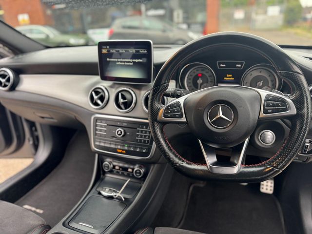 Mercedes-Benz GLA 2.1 GLA220d AMG Line (Premium Plus) 7G-DCT 4MATIC Euro 6 (s/s) 5dr (2015) - Picture 14