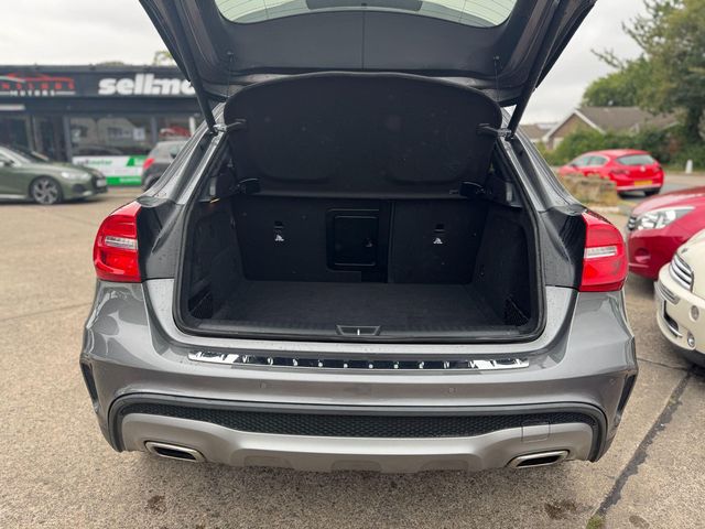 Mercedes-Benz GLA 2.1 GLA220d AMG Line (Premium Plus) 7G-DCT 4MATIC Euro 6 (s/s) 5dr (2015) - Picture 8