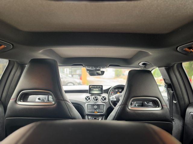 Mercedes-Benz GLA 2.1 GLA220d AMG Line (Premium Plus) 7G-DCT 4MATIC Euro 6 (s/s) 5dr (2015) - Picture 9