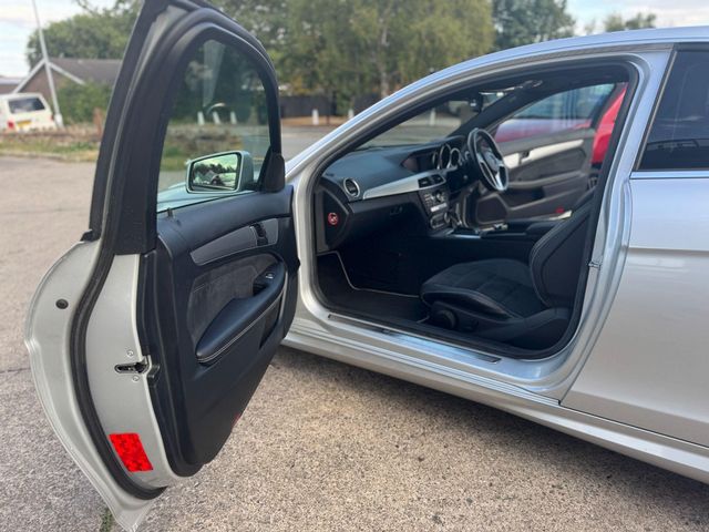 Mercedes-Benz C Class 2.1 C220 CDI AMG Sport Edition G-Tronic+ Euro 5 (s/s) 2dr (2015) - Picture 18