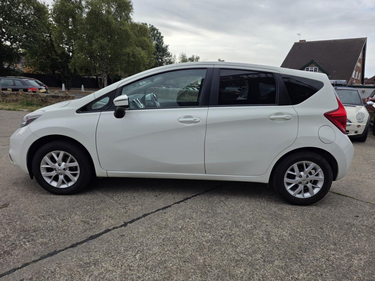Nissan Note 1.2 12V Acenta Premium Euro 5 (s/s) 5dr - Picture 10 of 21