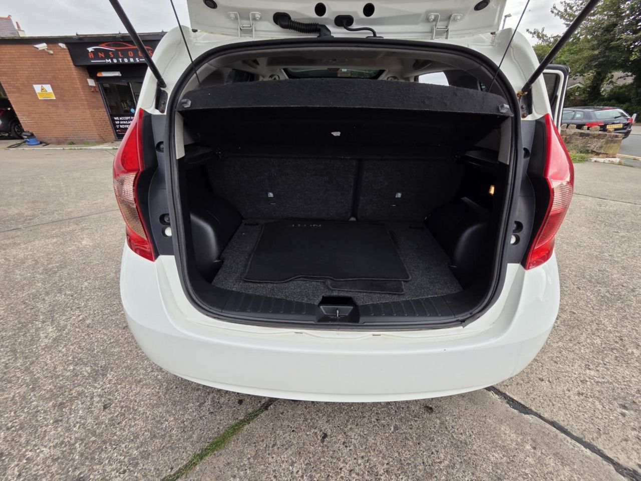 Nissan Note 1.2 12V Acenta Premium Euro 5 (s/s) 5dr - Picture 20 of 21