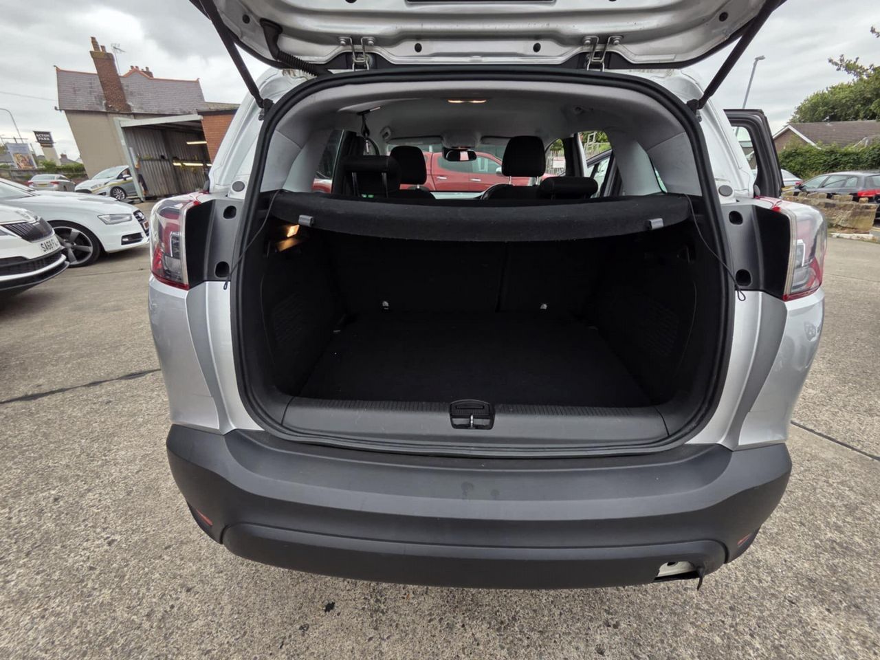 Vauxhall Crossland X 1.6 Turbo D ecoTEC SE Nav Euro 6 (s/s) 5dr - Picture 20 of 21