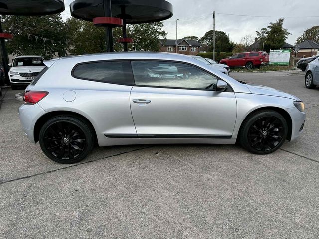 Volkswagen Scirocco 2.0 TSI GT DSG Euro 5 3dr (2011) - Picture 17