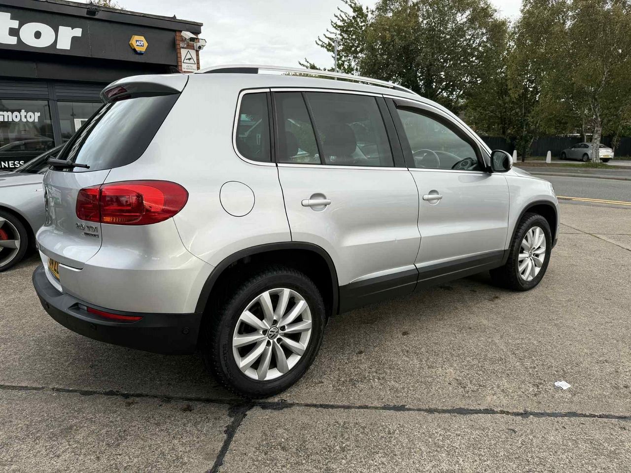 Volkswagen Tiguan 2.0 TDI BlueMotion Tech Match DSG 4WD Euro 5 (s/s) 5dr - Picture 10 of 17