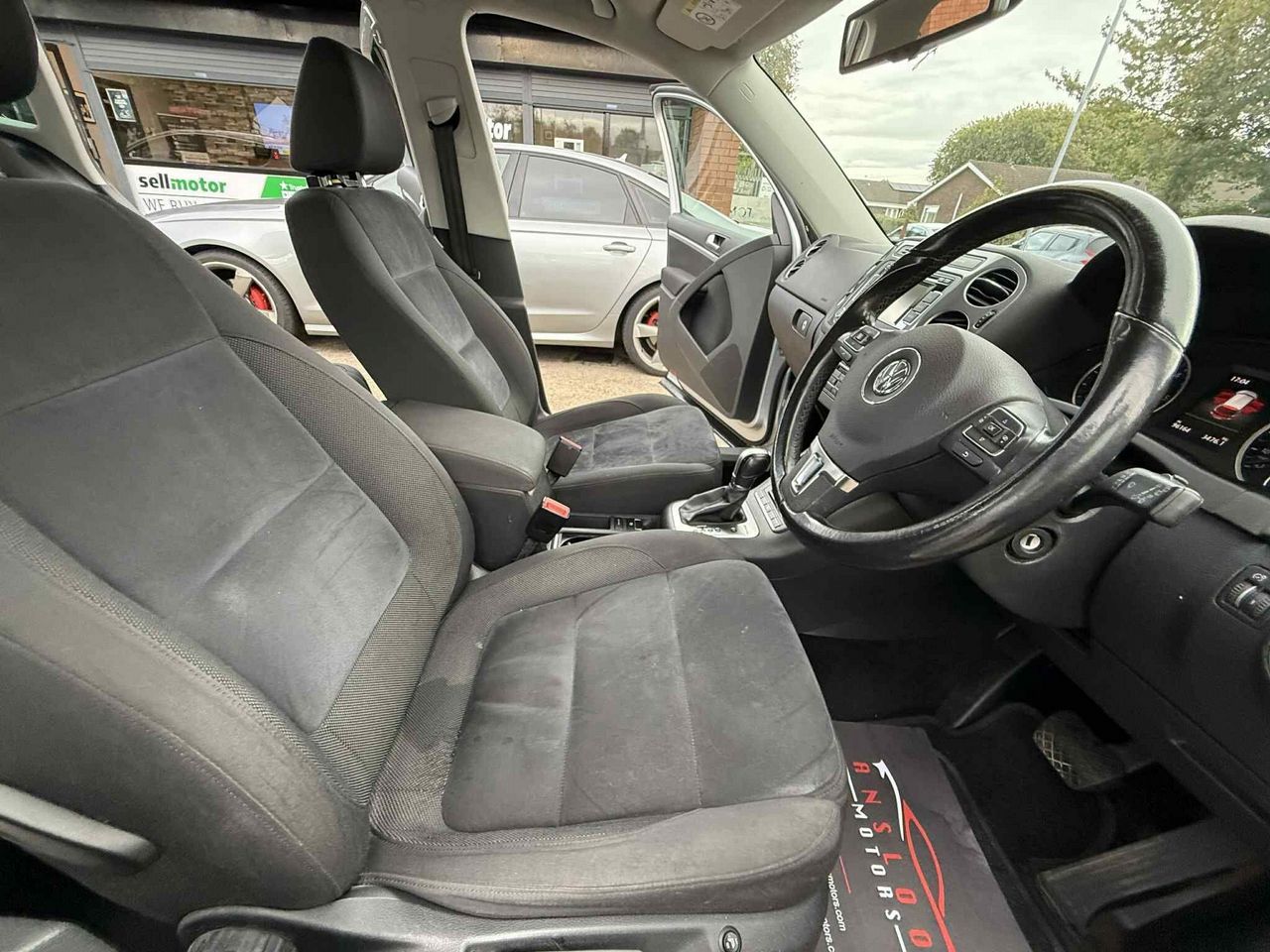 Volkswagen Tiguan 2.0 TDI BlueMotion Tech Match DSG 4WD Euro 5 (s/s) 5dr - Picture 13 of 17