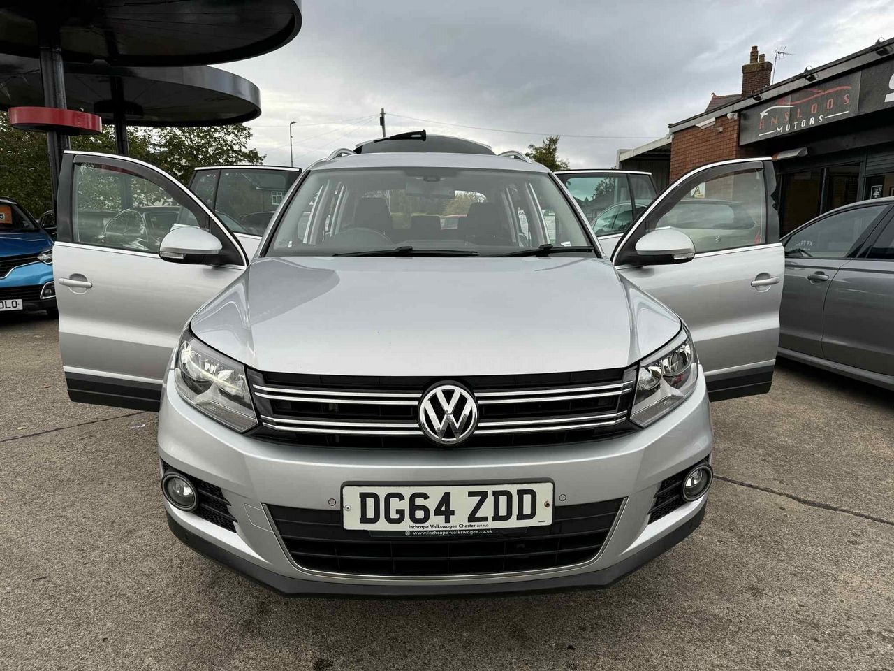 Volkswagen Tiguan 2.0 TDI BlueMotion Tech Match DSG 4WD Euro 5 (s/s) 5dr - Picture 2 of 17