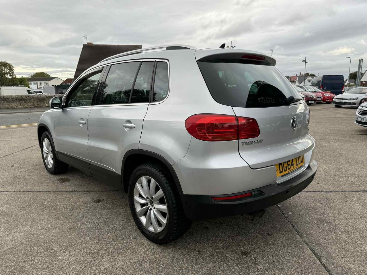 Volkswagen Tiguan 2.0 TDI BlueMotion Tech Match DSG 4WD Euro 5 (s/s) 5dr - Picture 4 of 17