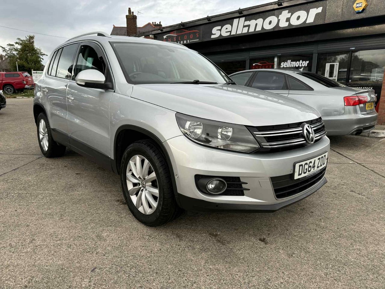 Volkswagen Tiguan 2.0 TDI BlueMotion Tech Match DSG 4WD Euro 5 (s/s) 5dr - Picture 5 of 17