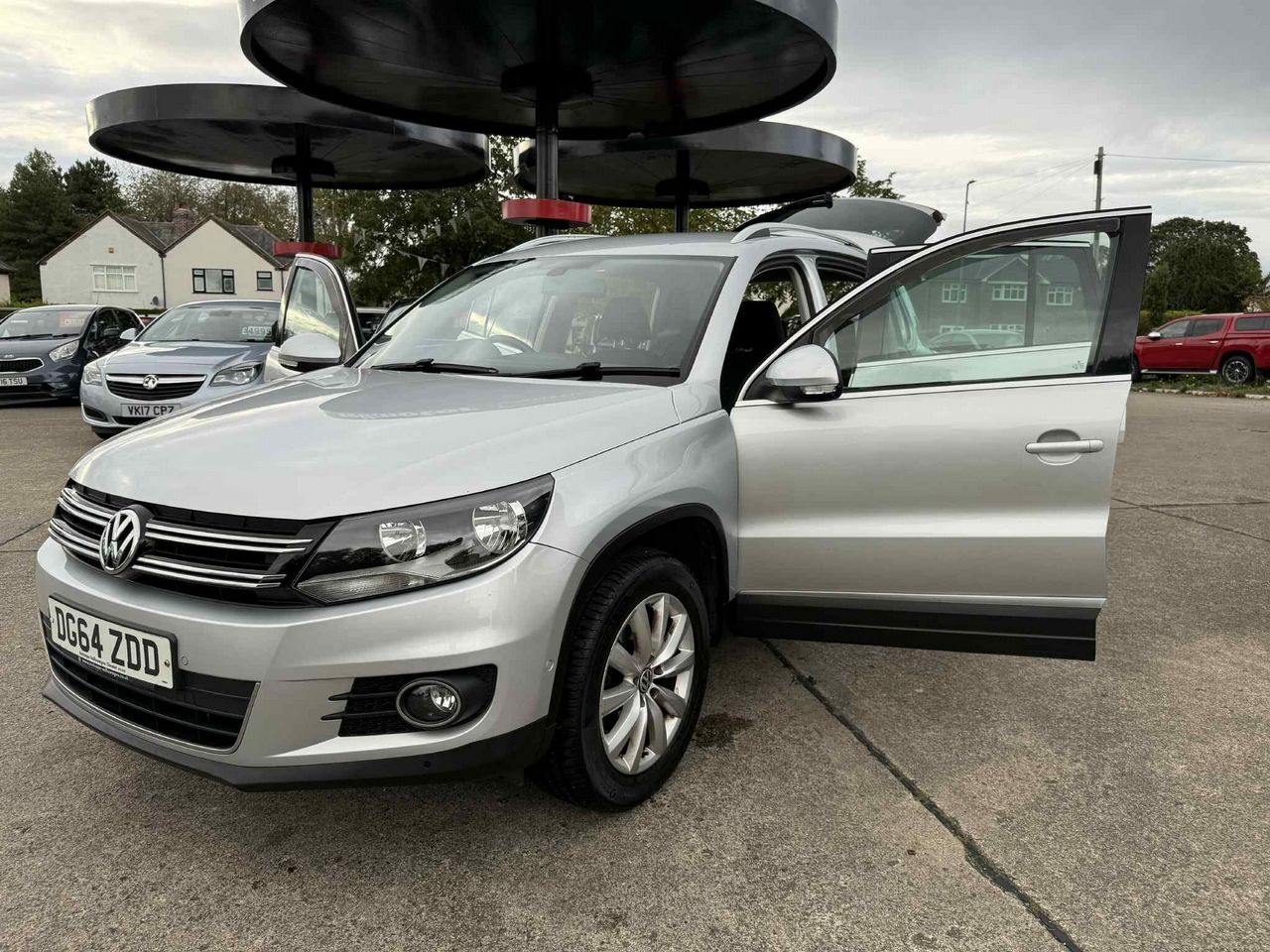 Volkswagen Tiguan 2.0 TDI BlueMotion Tech Match DSG 4WD Euro 5 (s/s) 5dr - Picture 7 of 17
