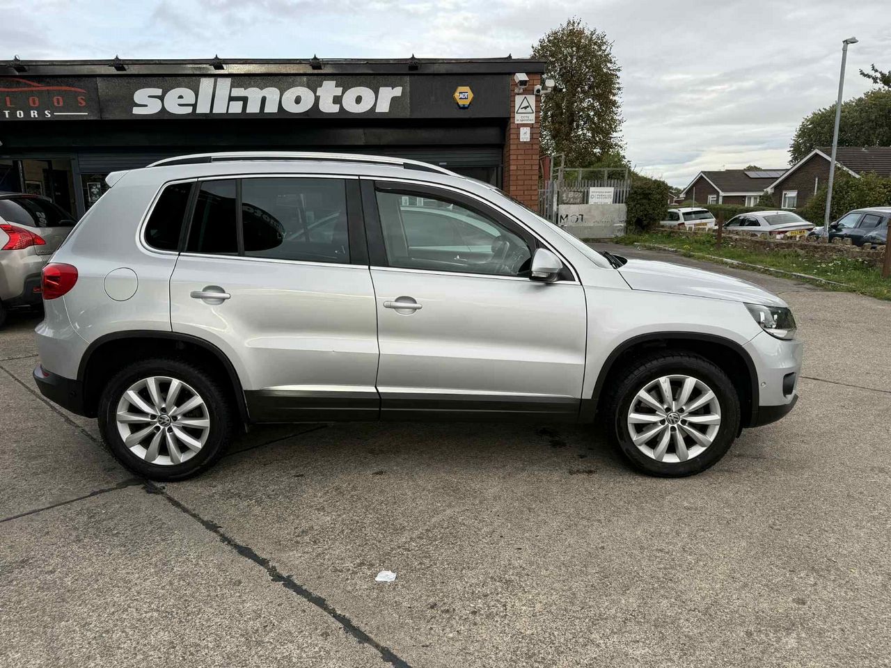 Volkswagen Tiguan 2.0 TDI BlueMotion Tech Match DSG 4WD Euro 5 (s/s) 5dr - Picture 9 of 17
