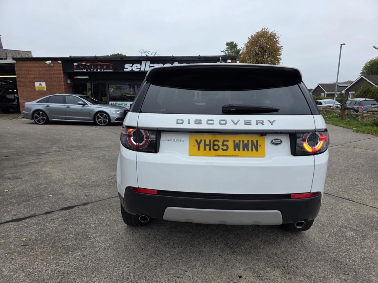 Land Rover Discovery Sport 2.0 TD4 HSE Auto 4WD Euro 6 (s/s) 5dr - Picture 11 of 23