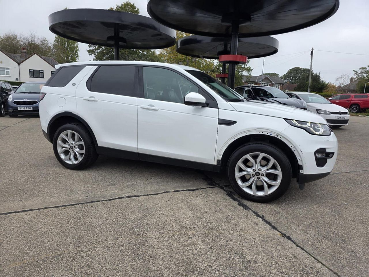 Land Rover Discovery Sport 2.0 TD4 HSE Auto 4WD Euro 6 (s/s) 5dr - Picture 14 of 23
