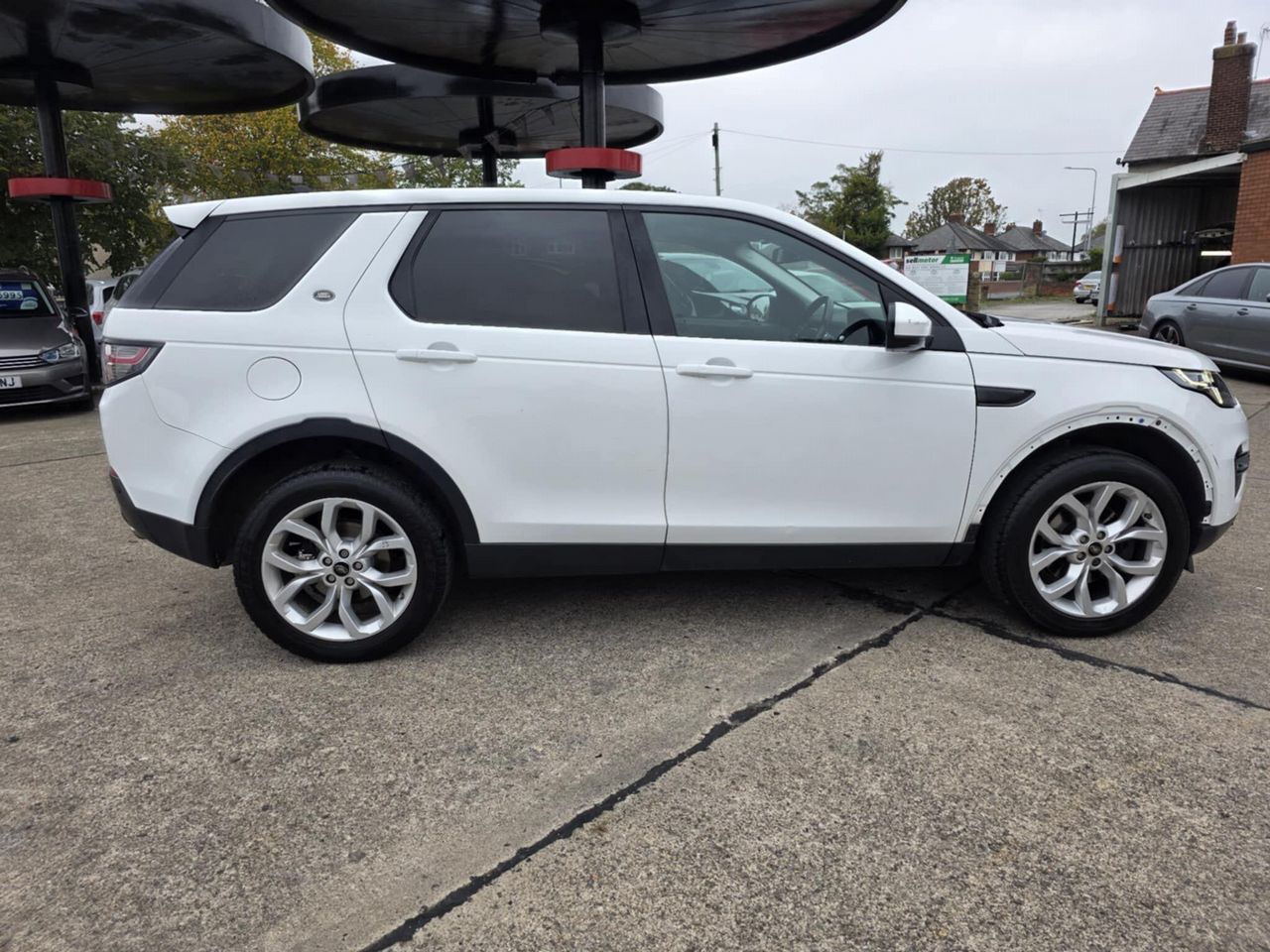 Land Rover Discovery Sport 2.0 TD4 HSE Auto 4WD Euro 6 (s/s) 5dr - Picture 15 of 23