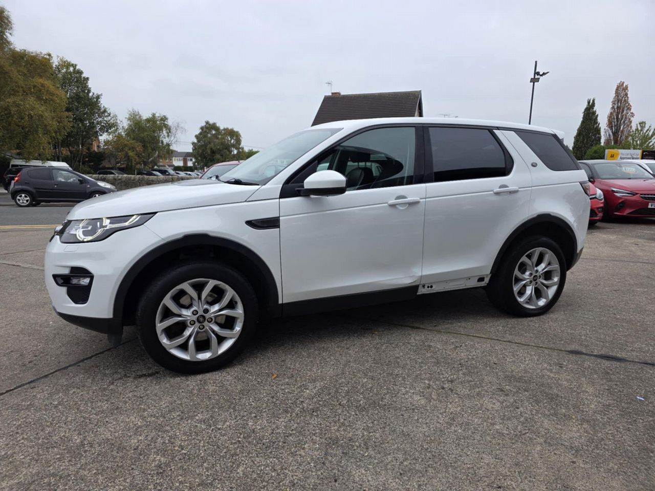 Land Rover Discovery Sport 2.0 TD4 HSE Auto 4WD Euro 6 (s/s) 5dr - Picture 23 of 23