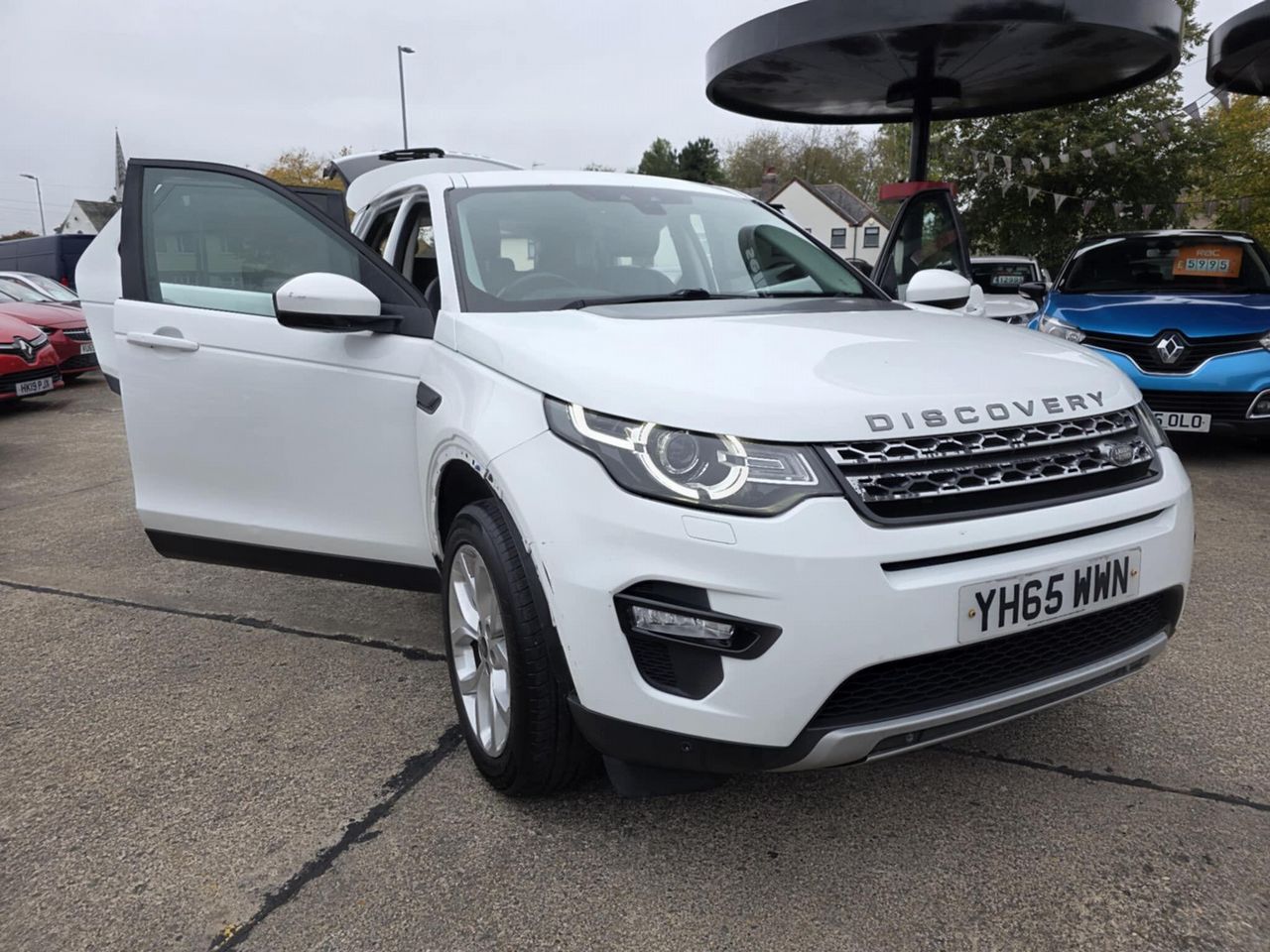 Land Rover Discovery Sport 2.0 TD4 HSE Auto 4WD Euro 6 (s/s) 5dr - Picture 5 of 23