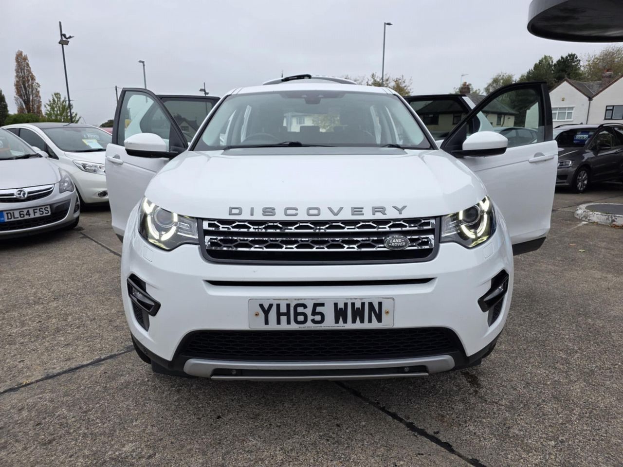 Land Rover Discovery Sport 2.0 TD4 HSE Auto 4WD Euro 6 (s/s) 5dr - Picture 7 of 23