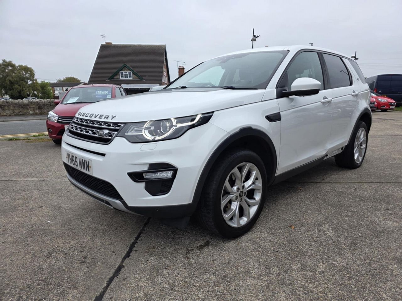 Land Rover Discovery Sport 2.0 TD4 HSE Auto 4WD Euro 6 (s/s) 5dr - Picture 8 of 23
