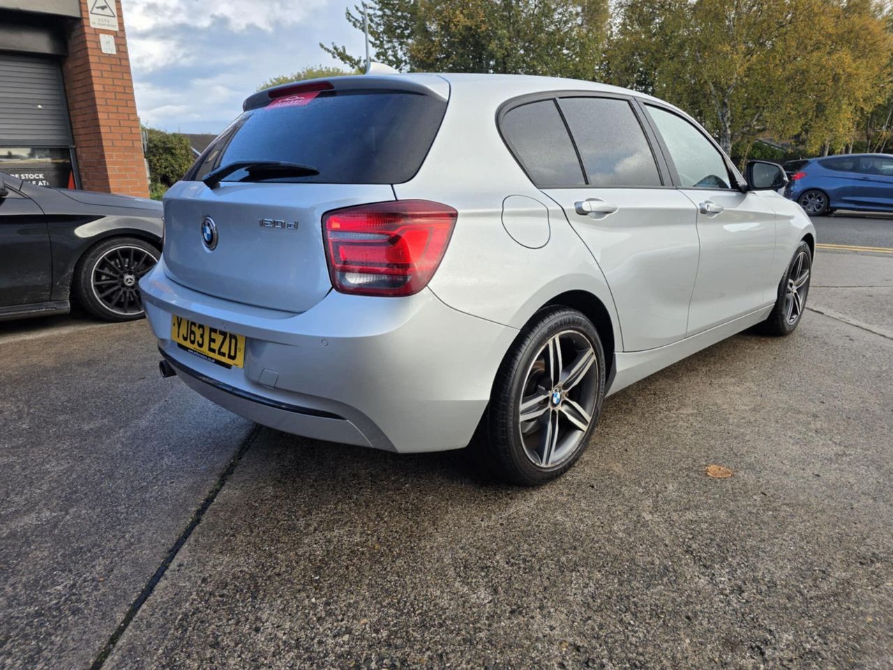 BMW 1 Series 2.0 120d Sport Euro 5 (s/s) 5dr - Picture 14 of 20