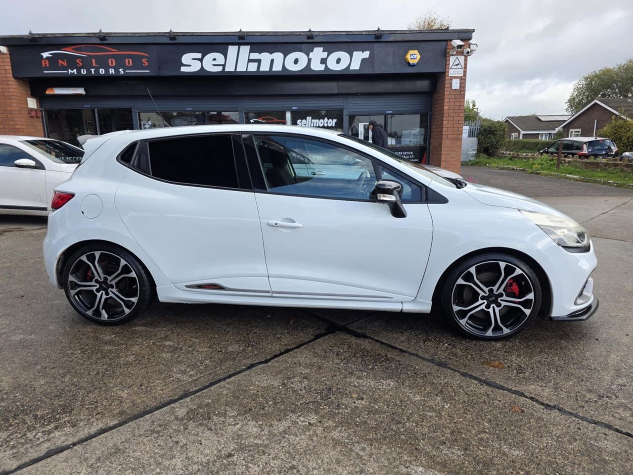 Renault Clio 1.6 TCe Renaultsport Nav Trophy Auto Euro 6 (s/s) 5dr - Picture 12 of 23