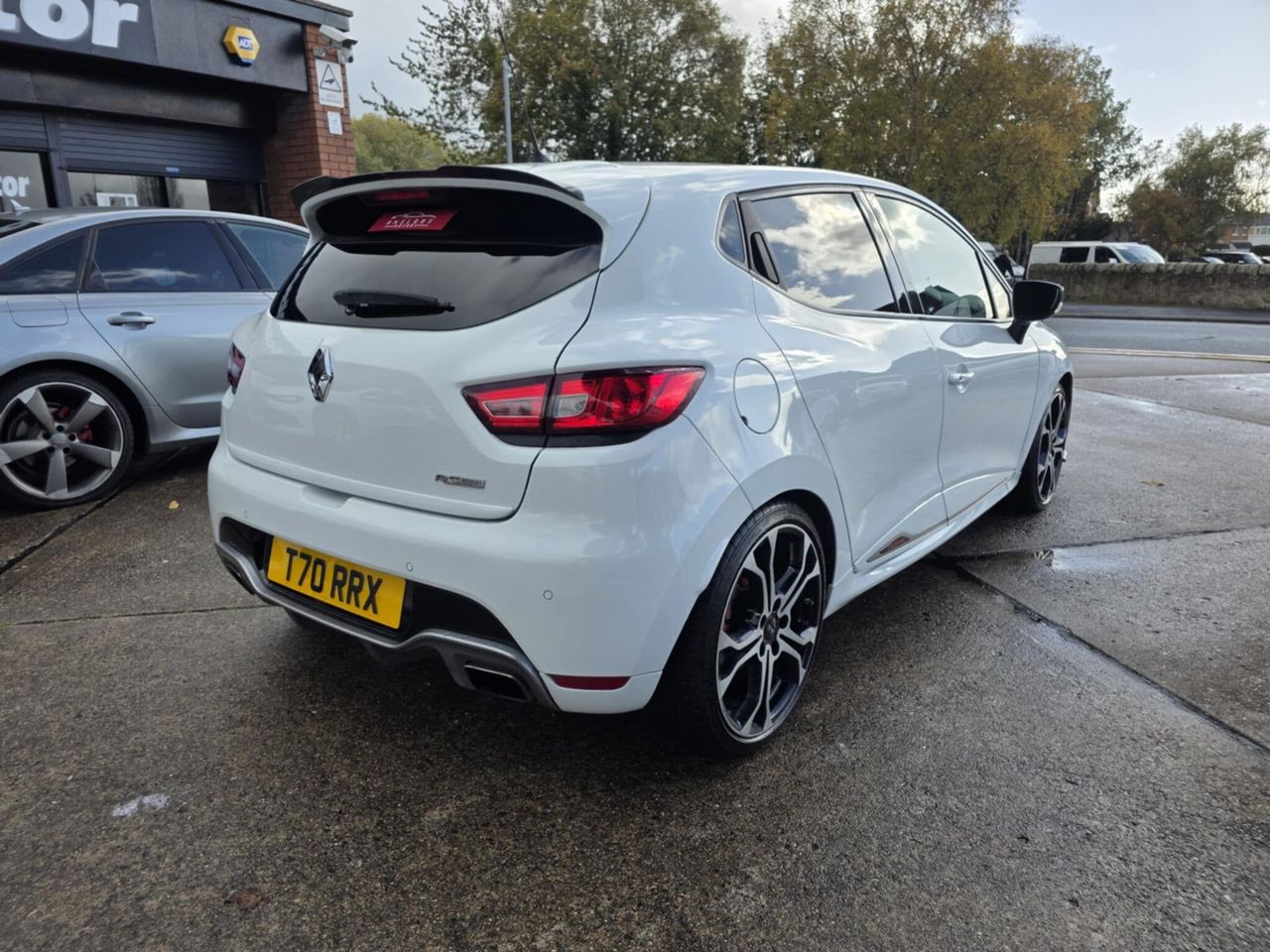 Renault Clio 1.6 TCe Renaultsport Nav Trophy Auto Euro 6 (s/s) 5dr - Picture 13 of 23