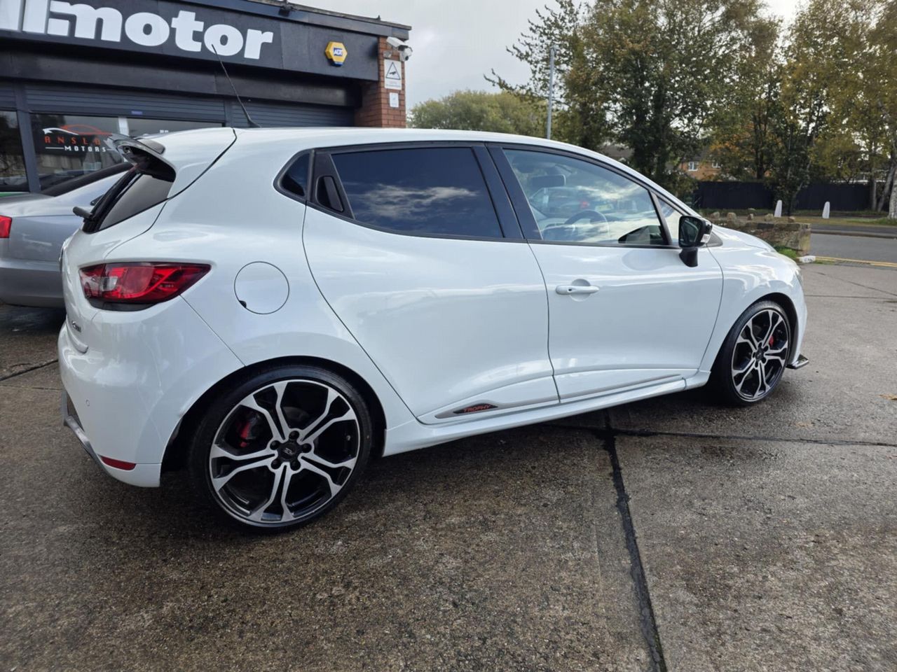 Renault Clio 1.6 TCe Renaultsport Nav Trophy Auto Euro 6 (s/s) 5dr - Picture 23 of 23