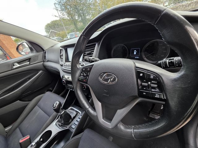 Hyundai TUCSON 1.7 CRDi Blue Drive SE Nav Euro 6 (s/s) 5dr (2017) - Picture 17