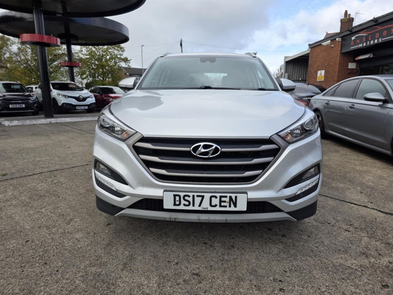 Hyundai TUCSON 1.7 CRDi Blue Drive SE Nav Euro 6 (s/s) 5dr - Picture 2 of 18