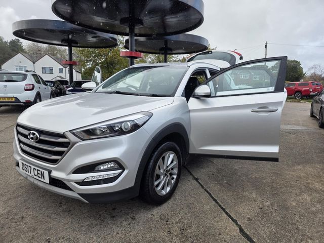 Hyundai TUCSON 1.7 CRDi Blue Drive SE Nav Euro 6 (s/s) 5dr (2017) - Picture 3