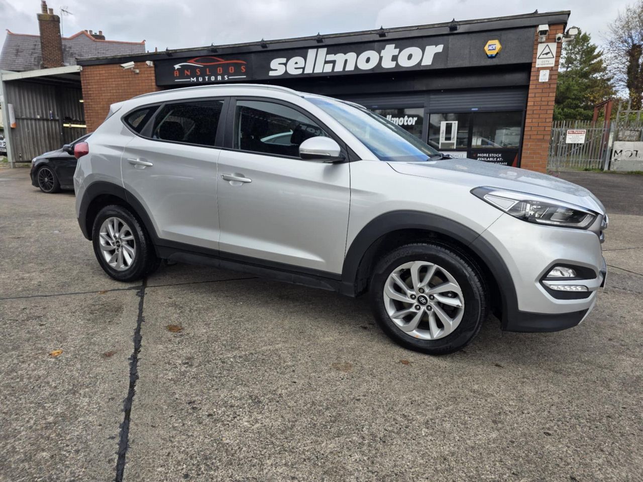 Hyundai TUCSON 1.7 CRDi Blue Drive SE Nav Euro 6 (s/s) 5dr - Picture 5 of 18