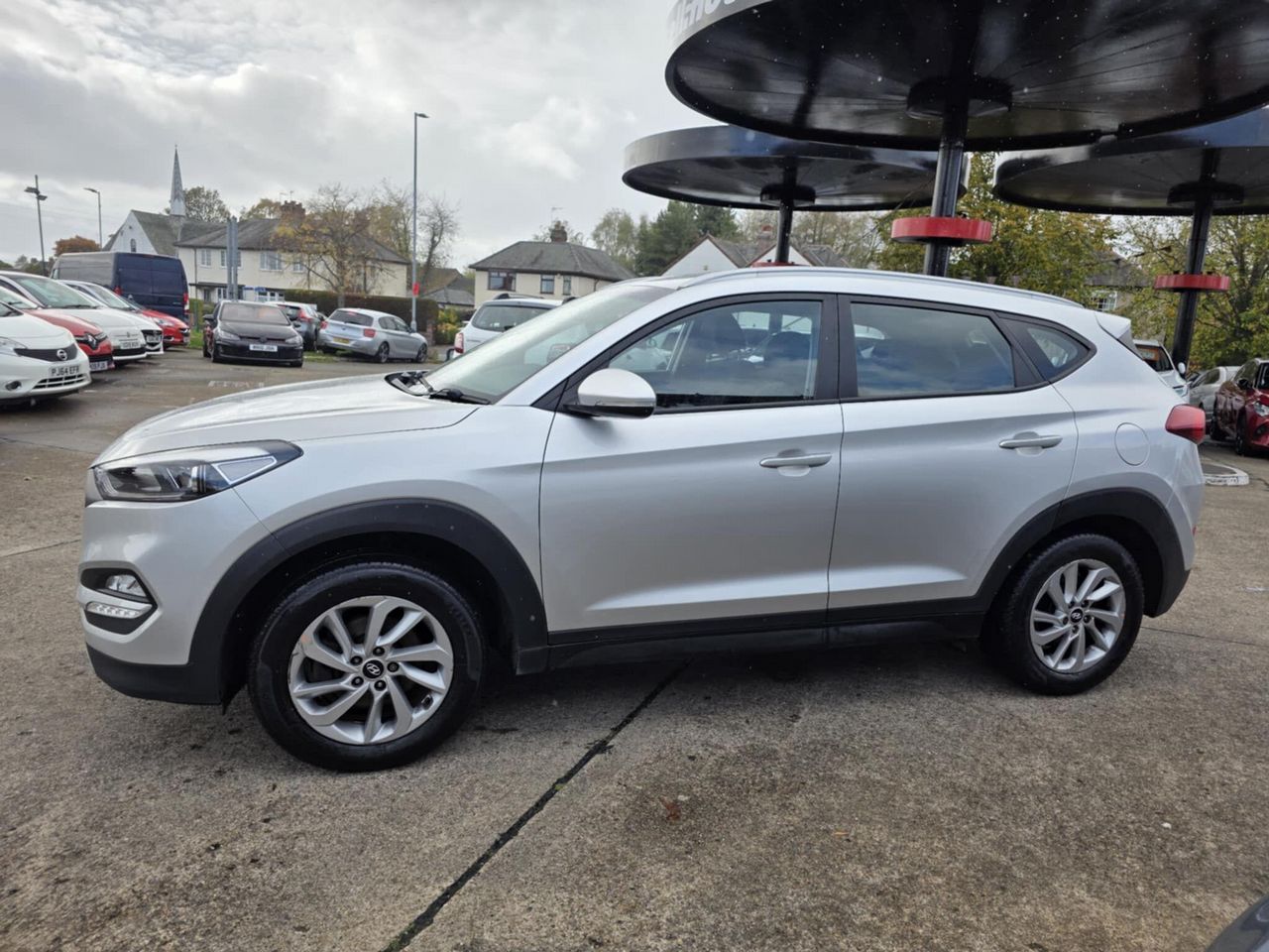 Hyundai TUCSON 1.7 CRDi Blue Drive SE Nav Euro 6 (s/s) 5dr - Picture 9 of 18