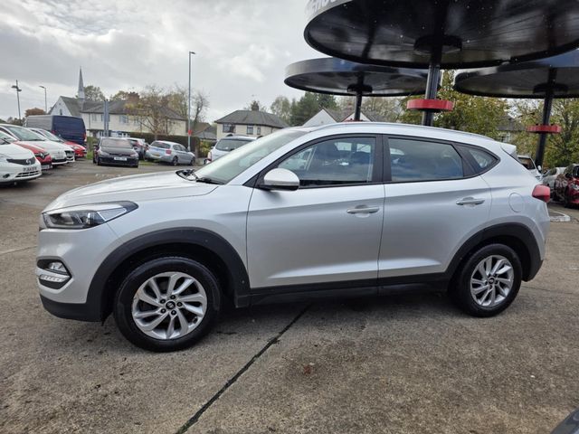 Hyundai TUCSON 1.7 CRDi Blue Drive SE Nav Euro 6 (s/s) 5dr (2017) - Picture 9