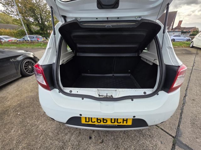 Dacia Sandero Stepway 1.5 dCi Ambiance Euro 6 (s/s) 5dr (2016) - Picture 17